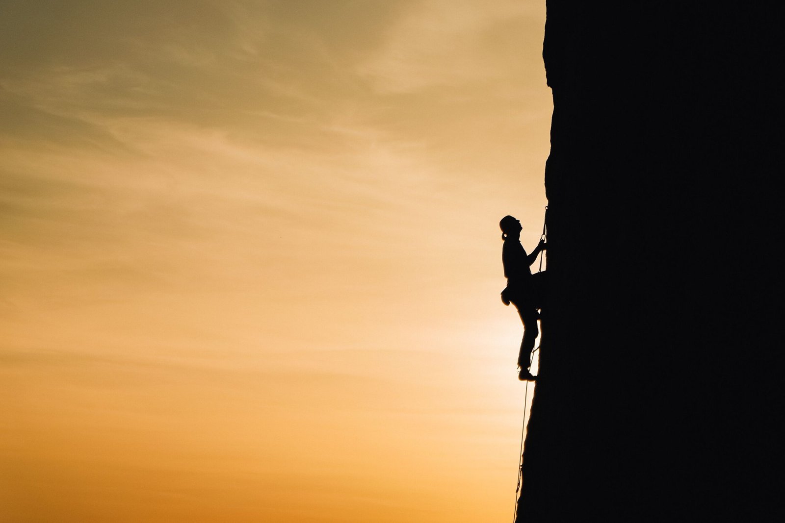 5 Essential Gear Items for Beginner Mountain Climbers