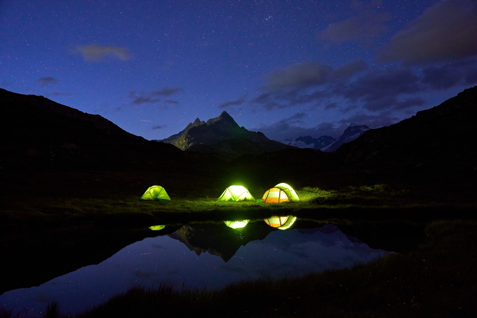 How to Choose a Backpacking Tent: Hammocks vs. traditional tents